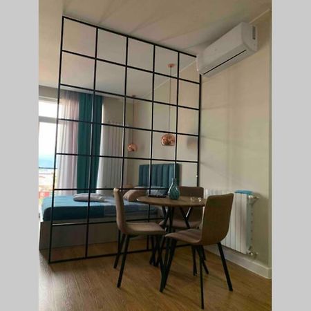 Geverse Apartment Батуми Екстериор снимка